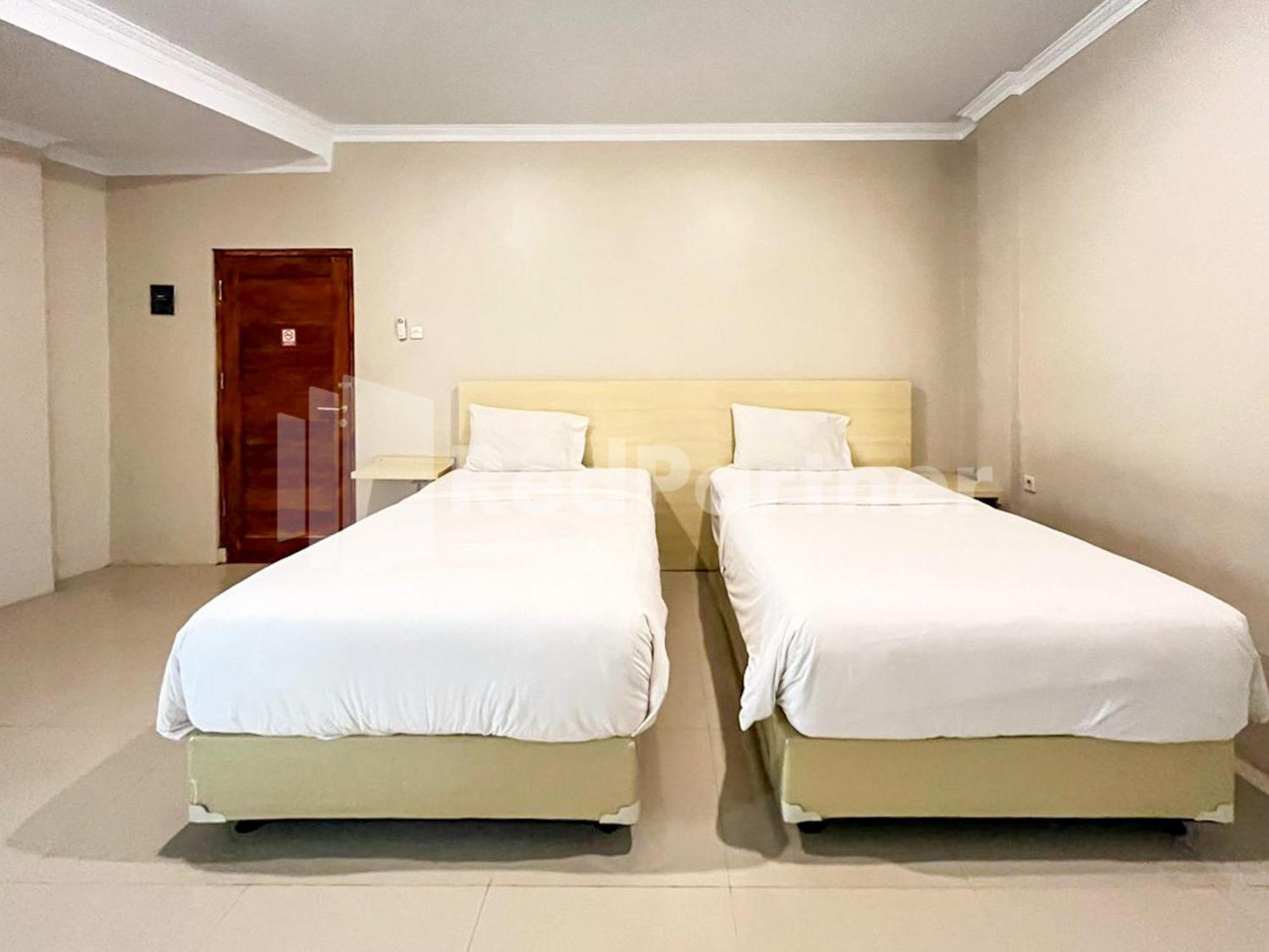 Hotel Andono Near Yia Mitra Reddoorz Temon Εξωτερικό φωτογραφία