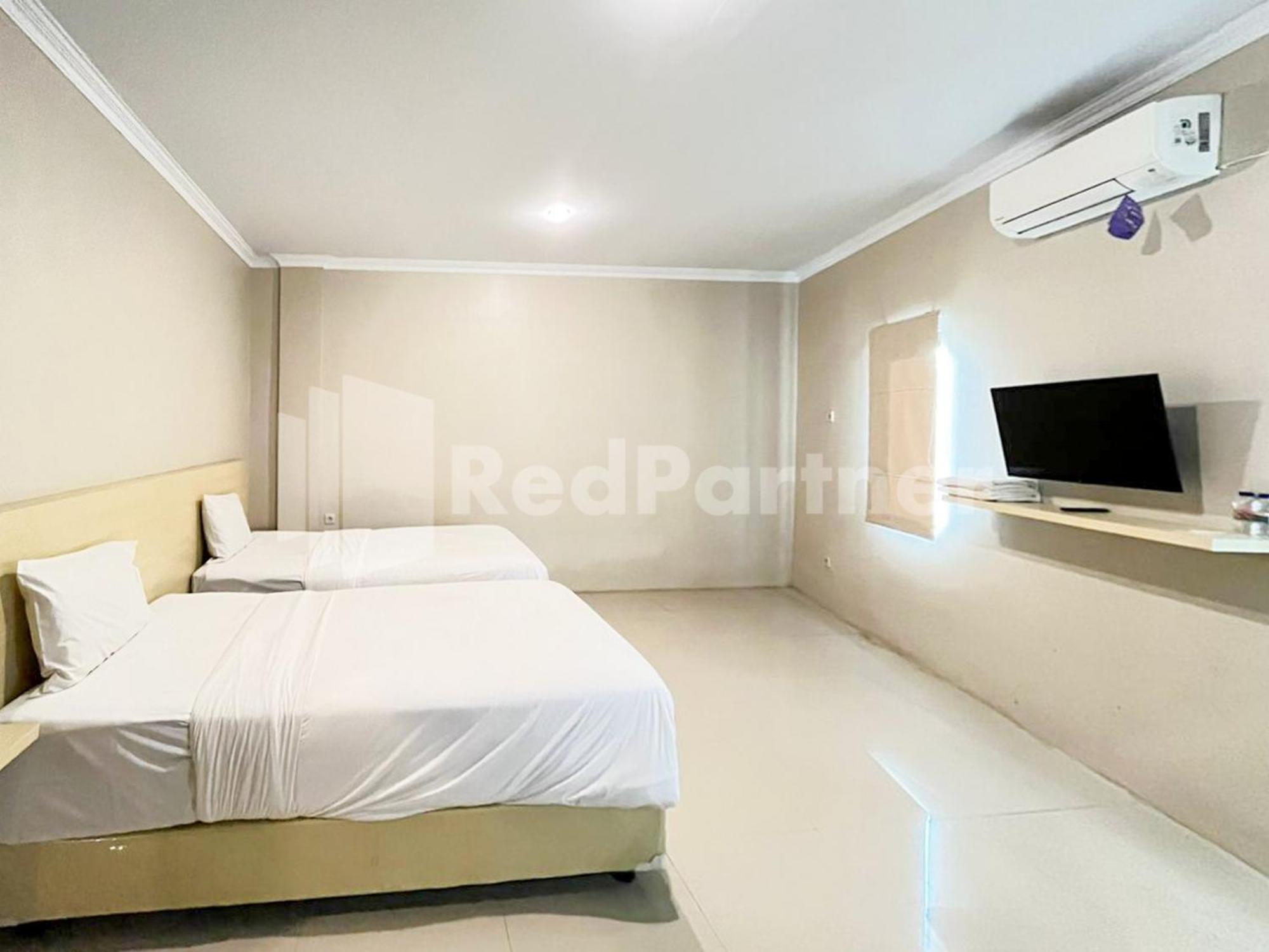Hotel Andono Near Yia Mitra Reddoorz Temon Εξωτερικό φωτογραφία